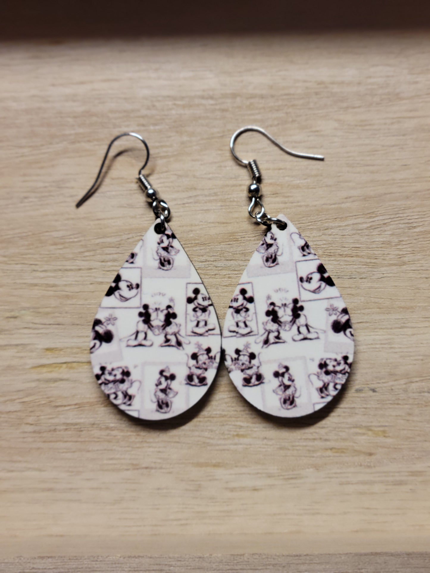 Mickey and Minnie kissing, Valentine Earrings